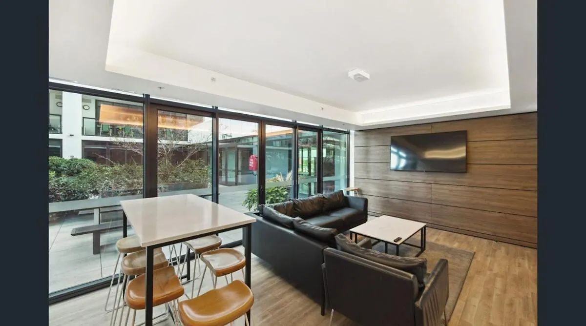 Frankly Relaxing On Franklin St With Pool, Gym, Cafe, Wifi Adelaide